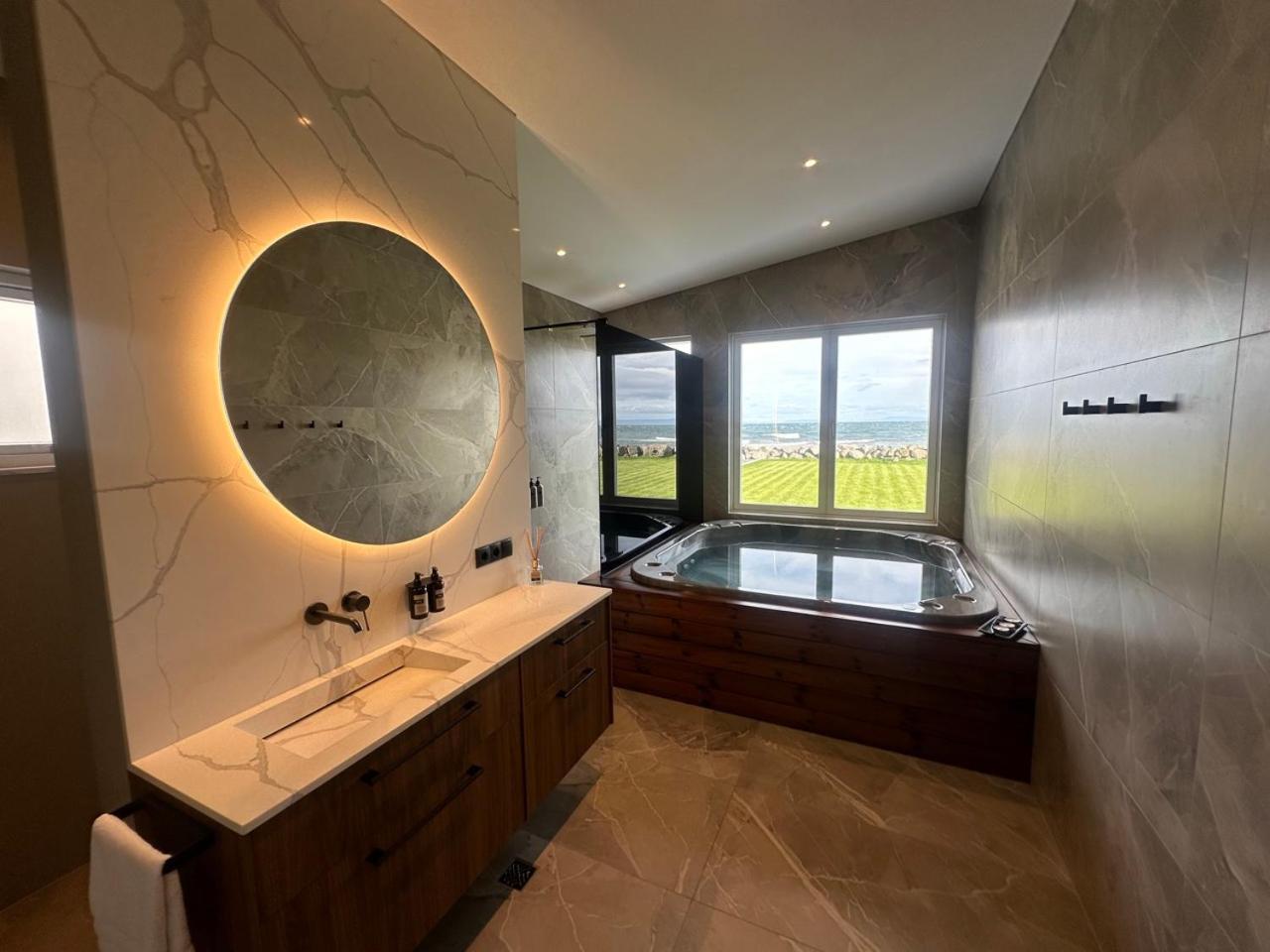 Bay View Apartment