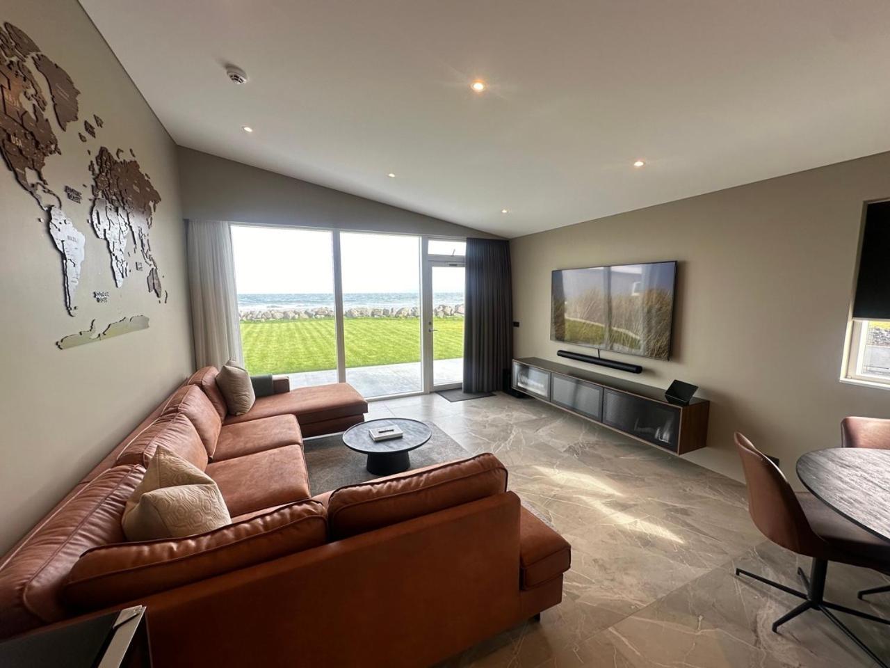 Bay View Apartment *